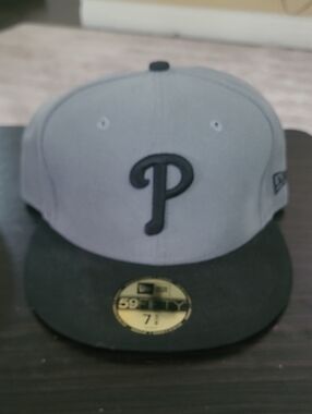 New Era Philadelphia Phillies Two-Tone Gray and Black Fitted Hat